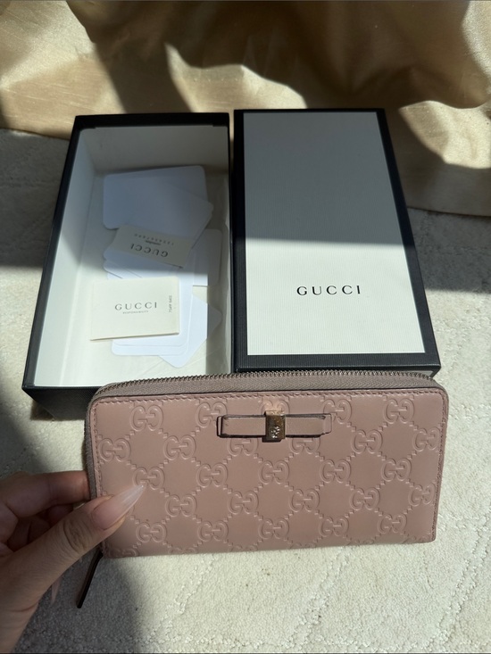 Gucci Handbags - Gucci Pink Bow Wallet